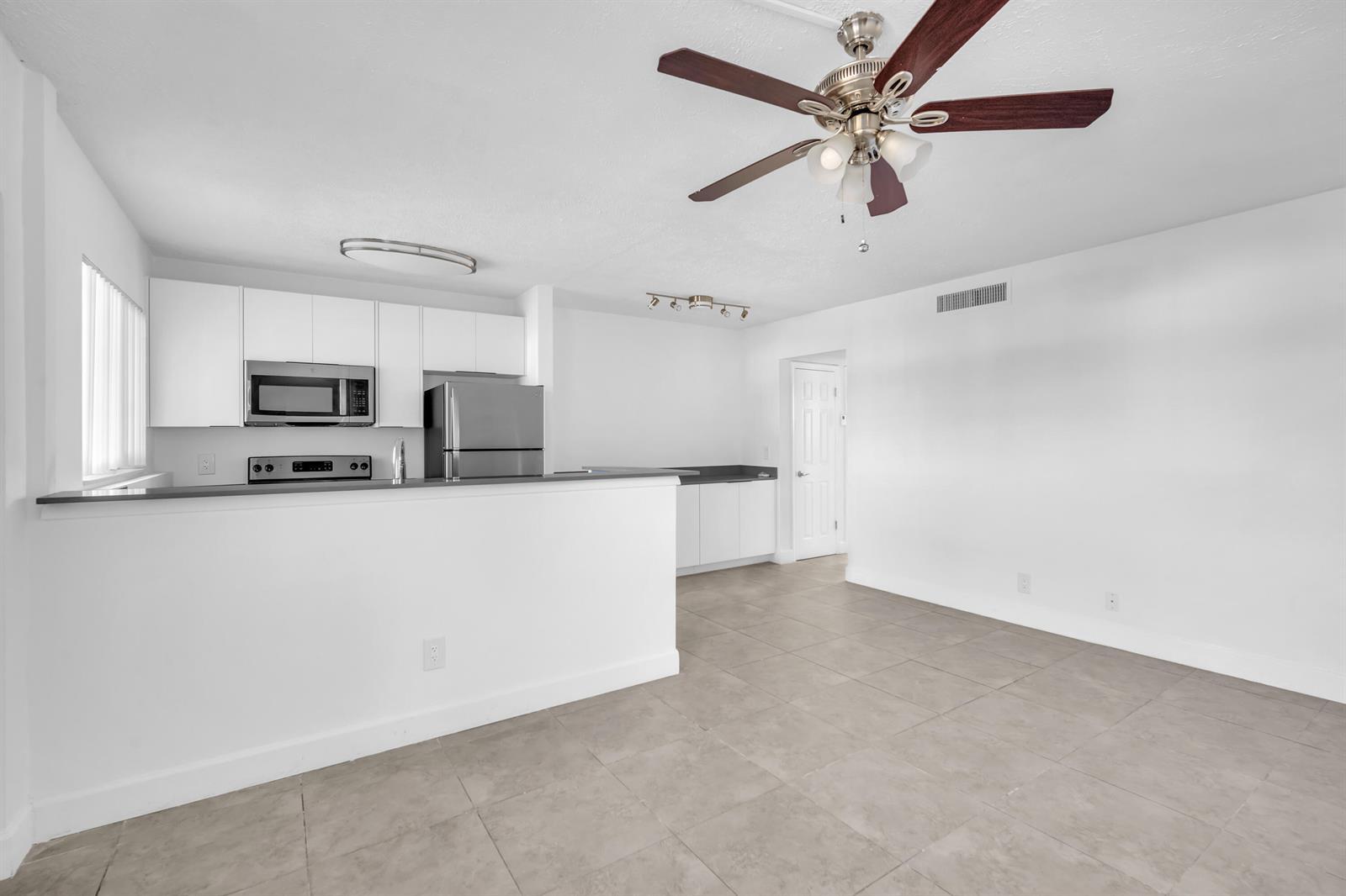 450 W Camino Real, Boca Raton FL 33432 photo 4