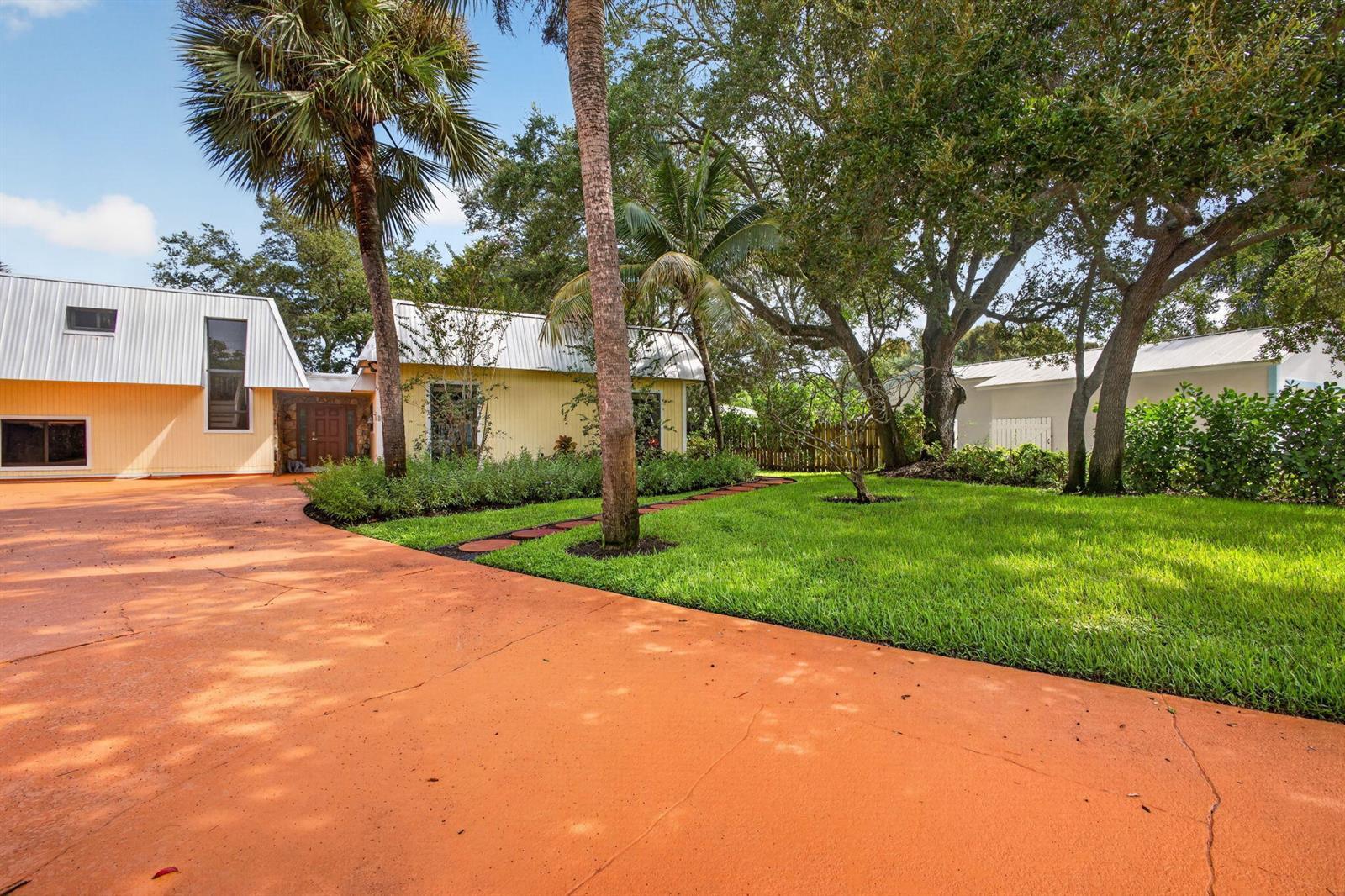 2425 Niki Jo Lane, Palm Beach Gardens FL 33410 photo 2