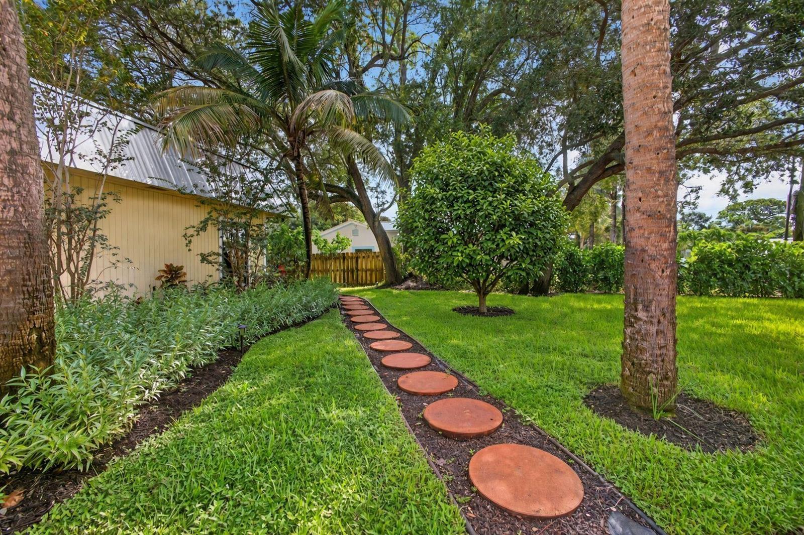 2425 Niki Jo Lane, Palm Beach Gardens FL 33410 photo 3