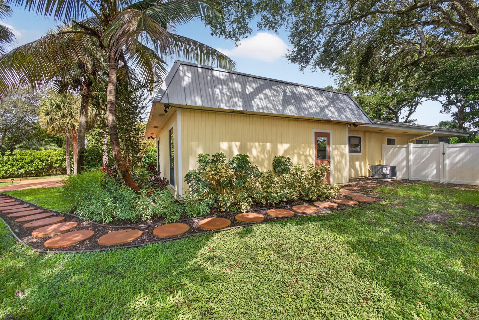 2425 Niki Jo Lane, Palm Beach Gardens FL 33410 photo 5
