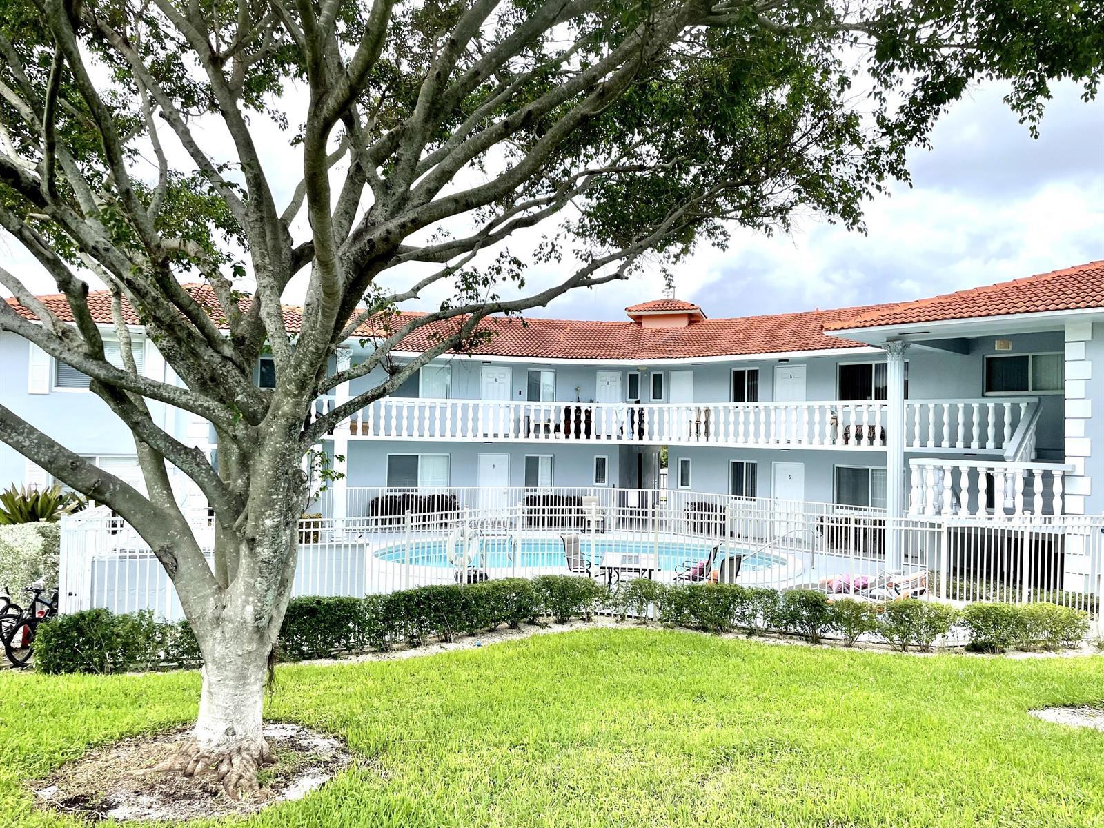 431 W Camino Real, Boca Raton FL 33432 photo 2
