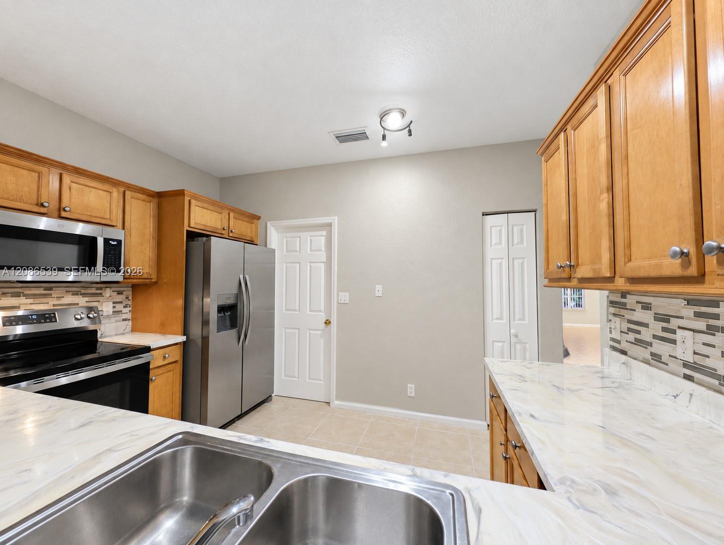 601 NW 19th Ave, Pompano Beach FL 33069 photo 3