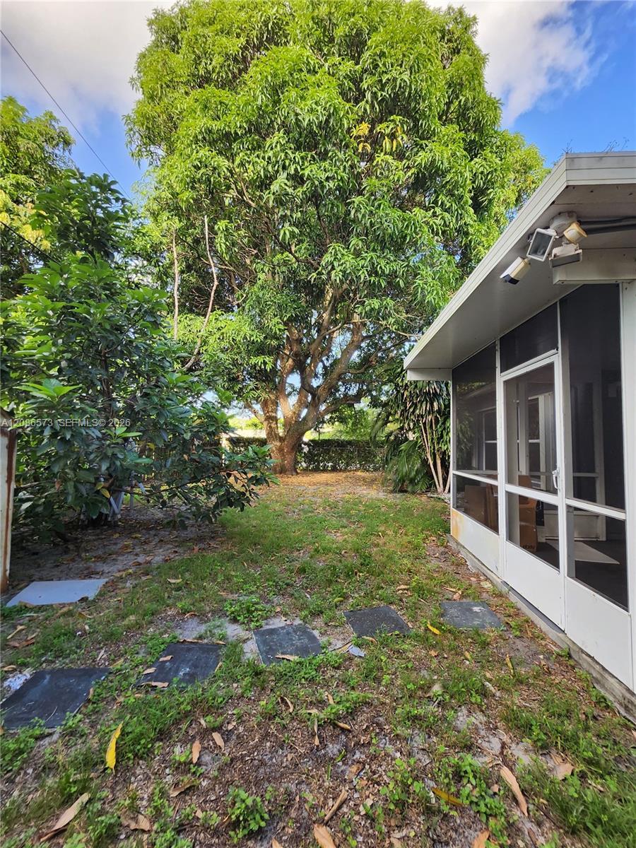 6570 Thomas St, Hollywood FL 33024 photo 4
