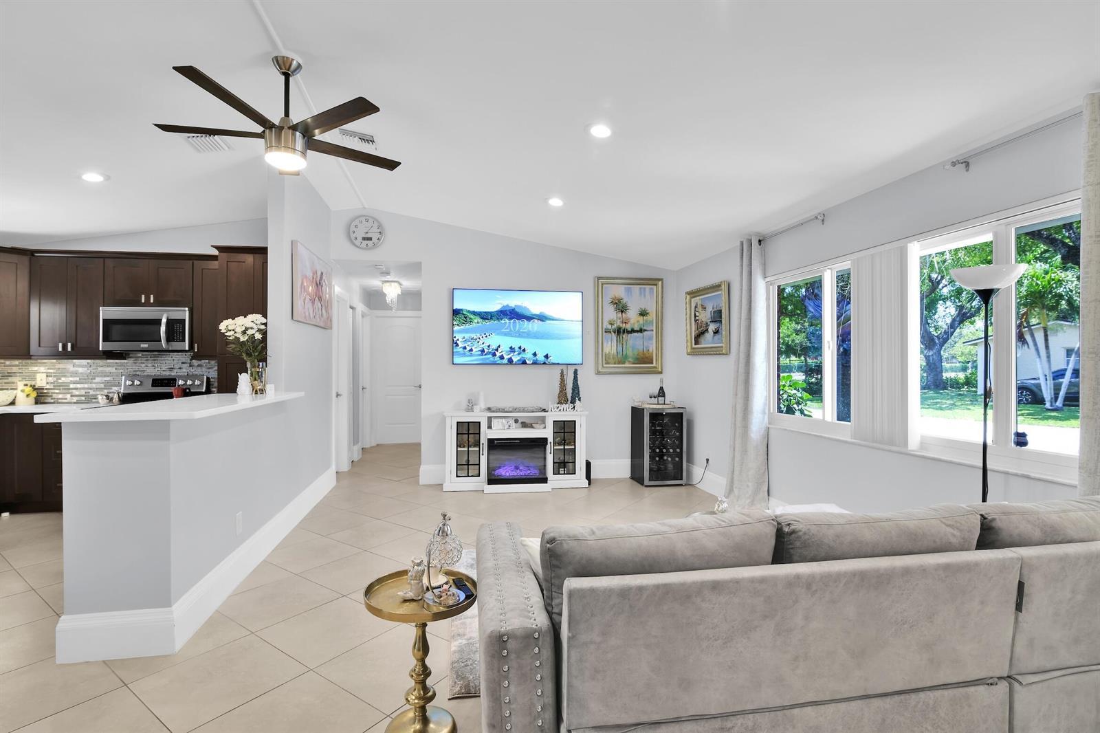 432 SW NATURA Avenue, Deerfield Beach FL 33441 photo 5