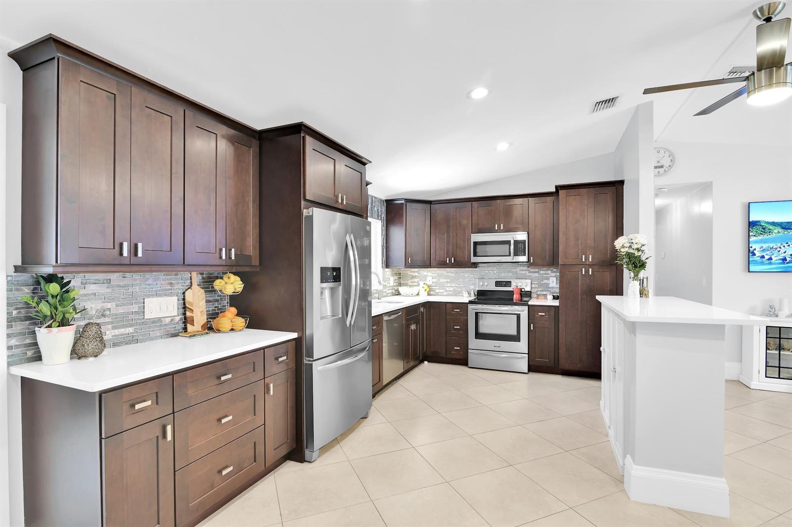 432 SW NATURA Avenue, Deerfield Beach FL 33441 photo 2