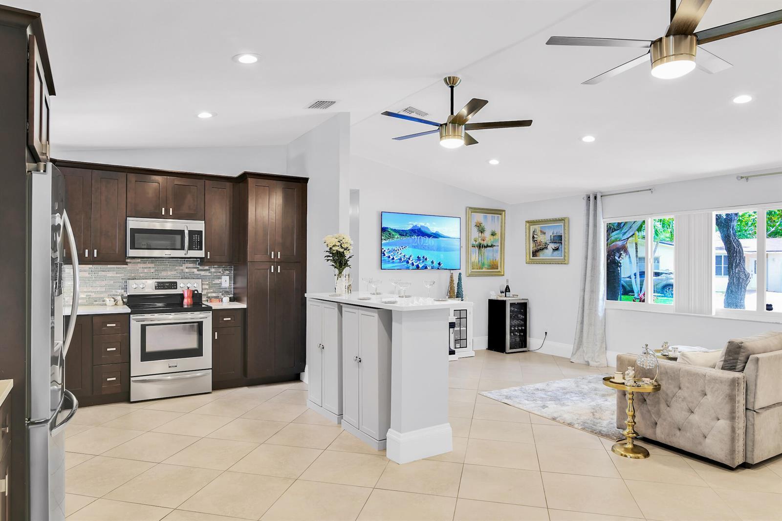 432 SW NATURA Avenue, Deerfield Beach FL 33441 photo 4