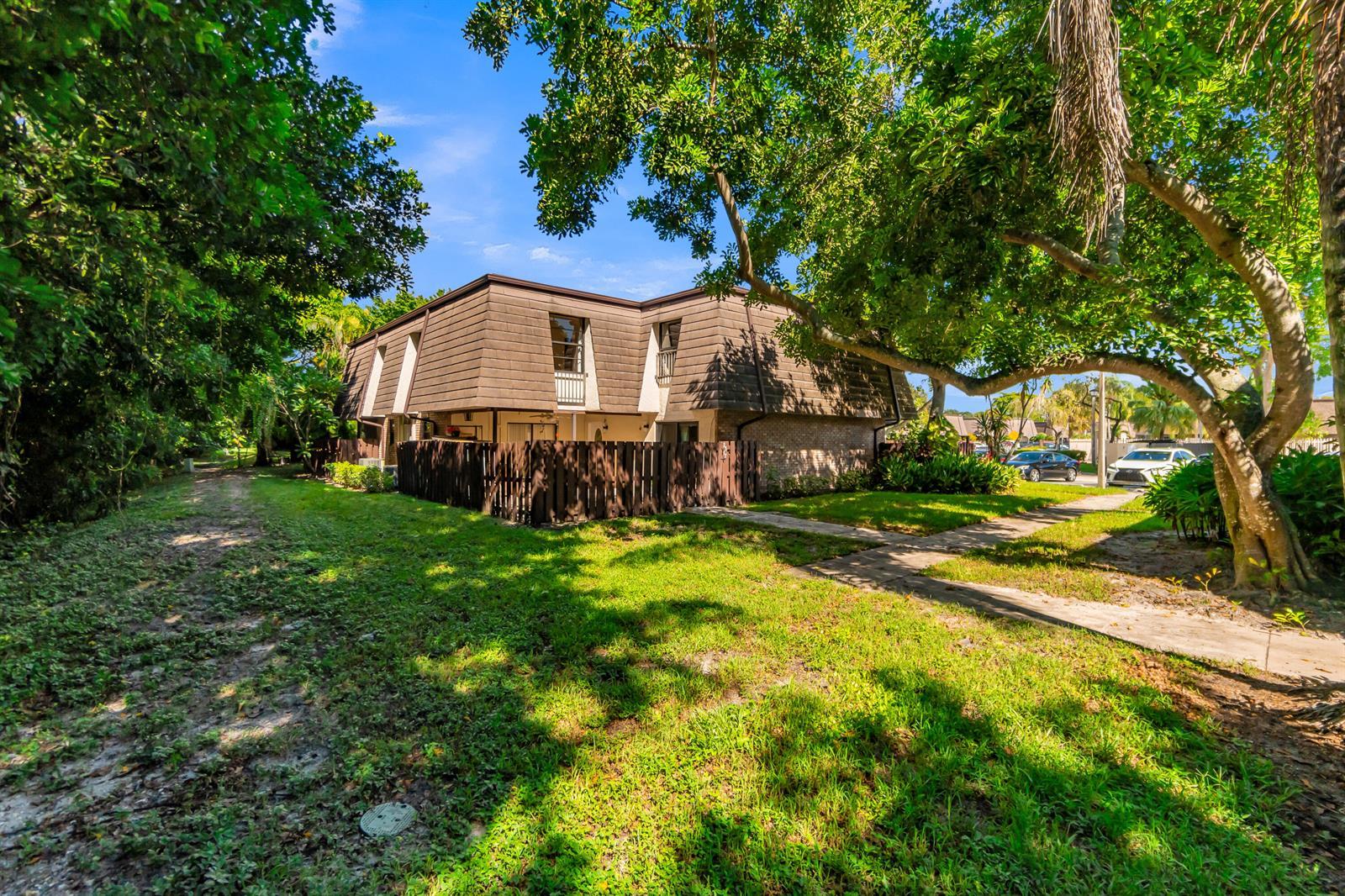 2517 NW 99th Avenue, Coral Springs FL 33065 photo 2