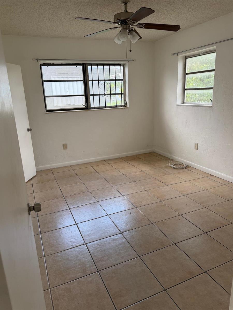 15721 NW 39TH Place, Miami Gardens FL 33054 photo 4