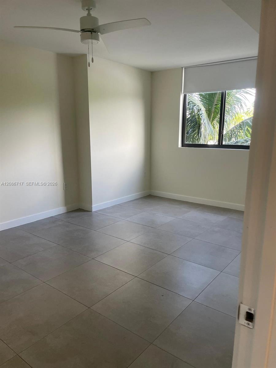 16395 Biscayne Blvd # 216, North Miami Beach FL 33160