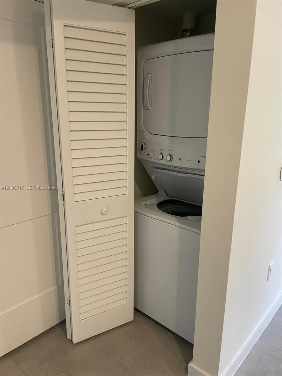 16395 Biscayne Blvd # 216, North Miami Beach FL 33160 photo 4