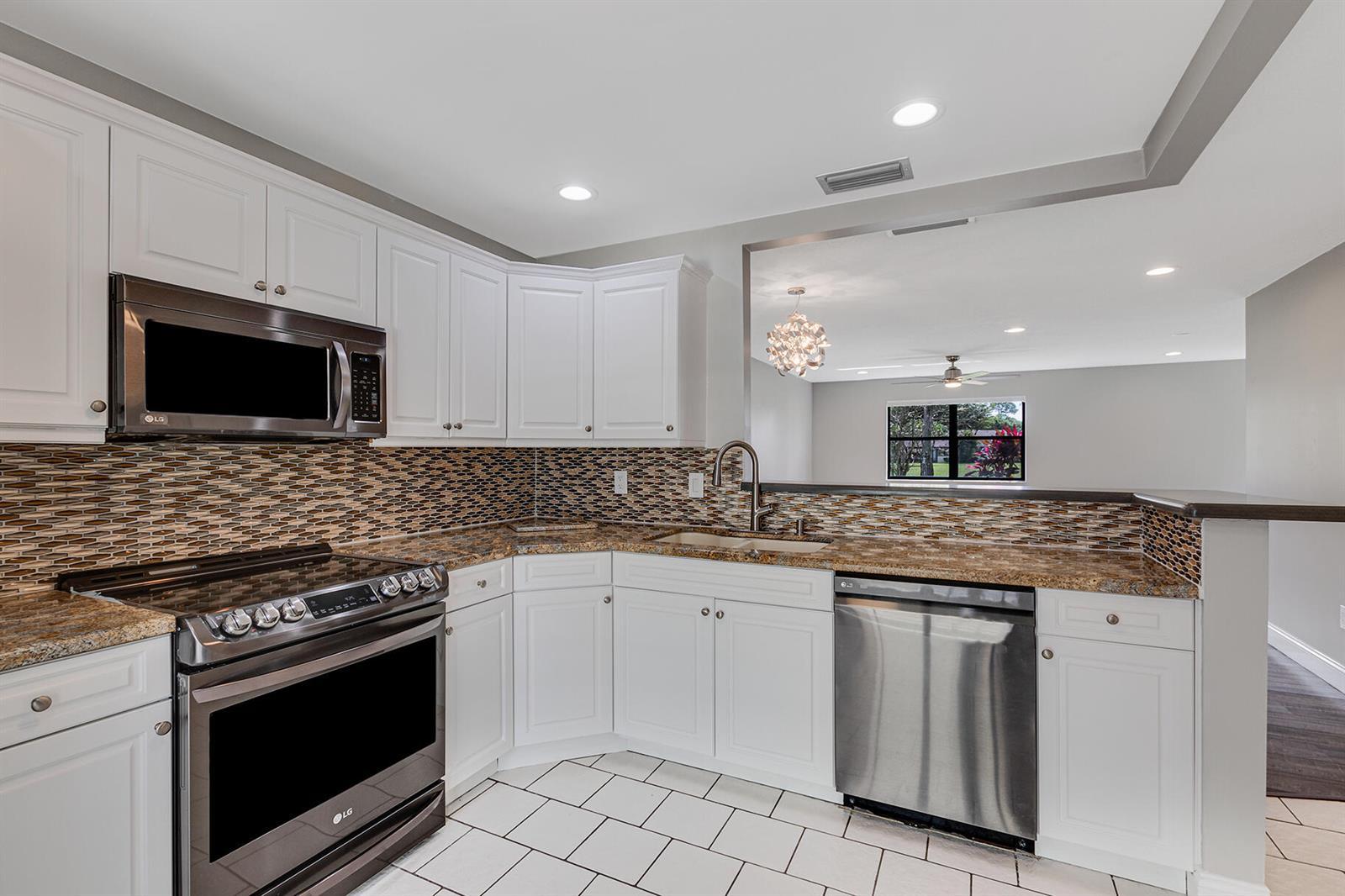 423 NARROWLEAF Court, Royal Palm Beach FL 33411 photo 4