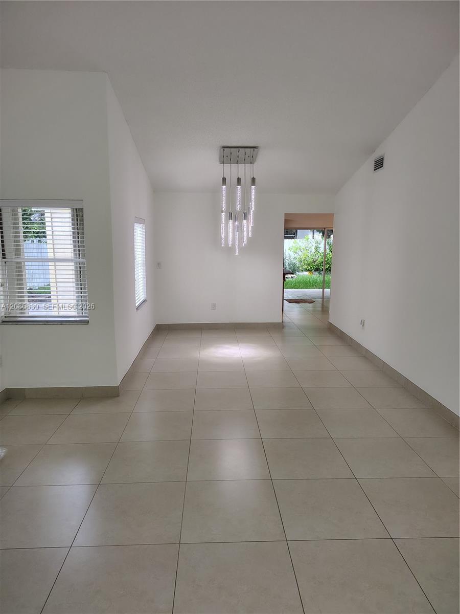Miami, FL 33193 photo 2