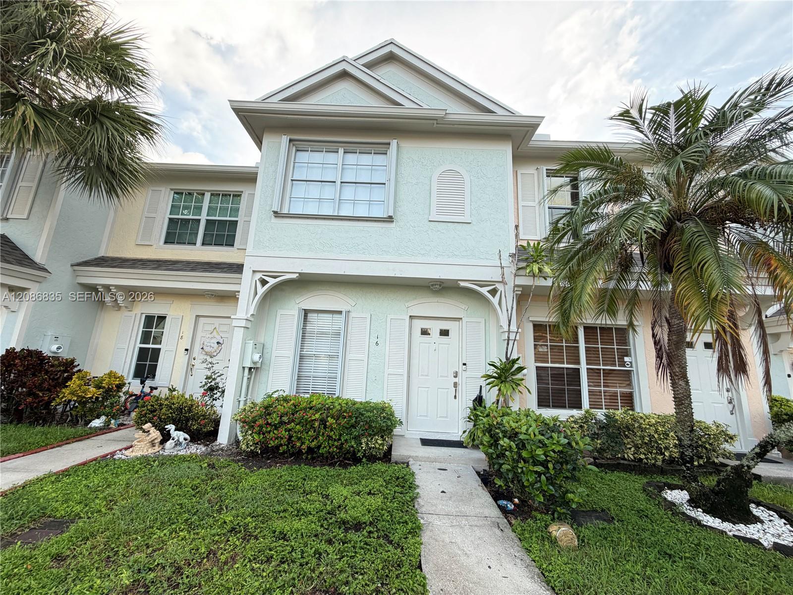 16 Key West Ct, Weston FL 33326 photo 2