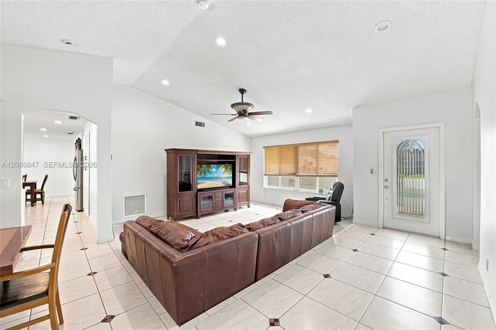 511 NW 104th Ave, Plantation FL 33324 photo 5