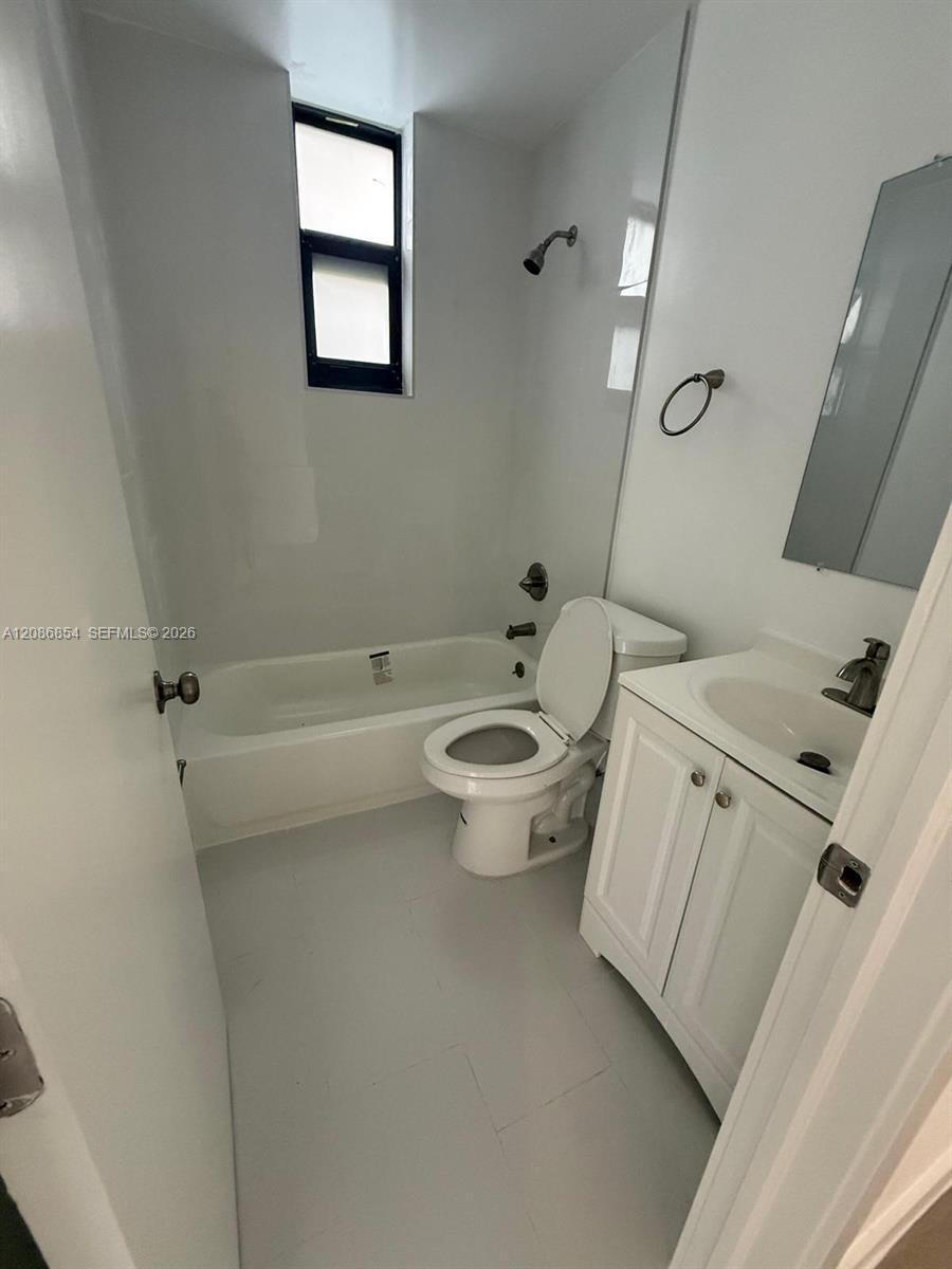 2330 NW 9th St # 13, Miami FL 33125 photo 4