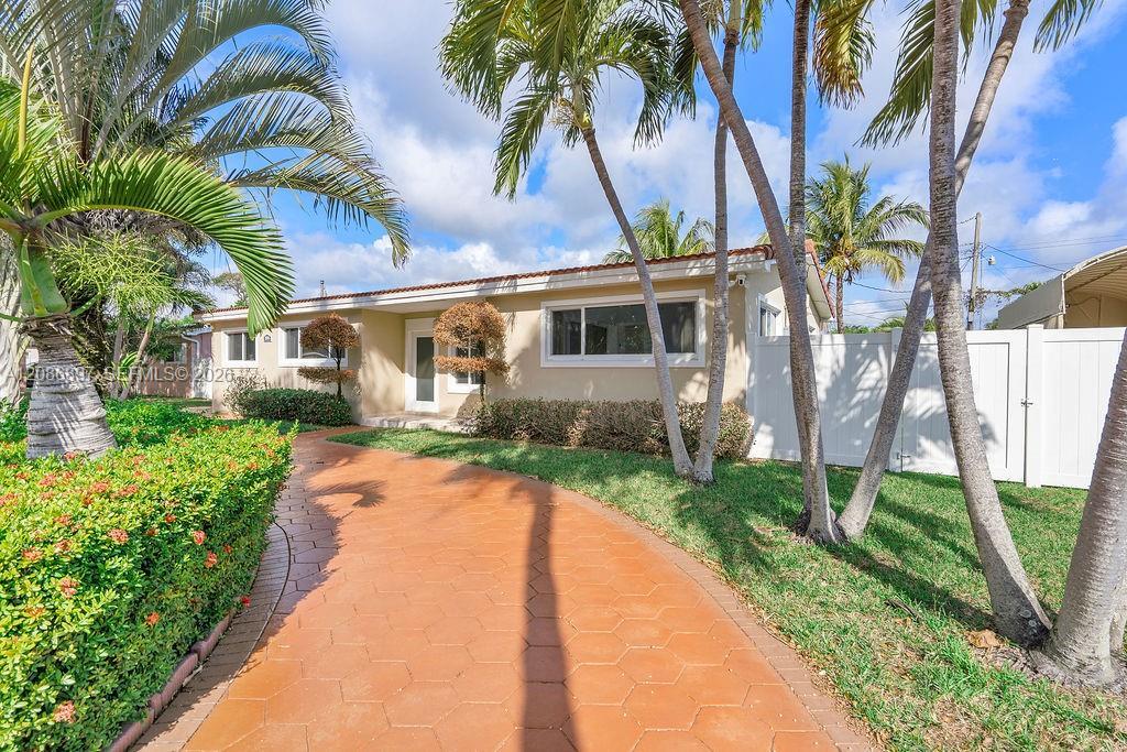 2475 NE 214th St, Aventura FL 33180 photo 3