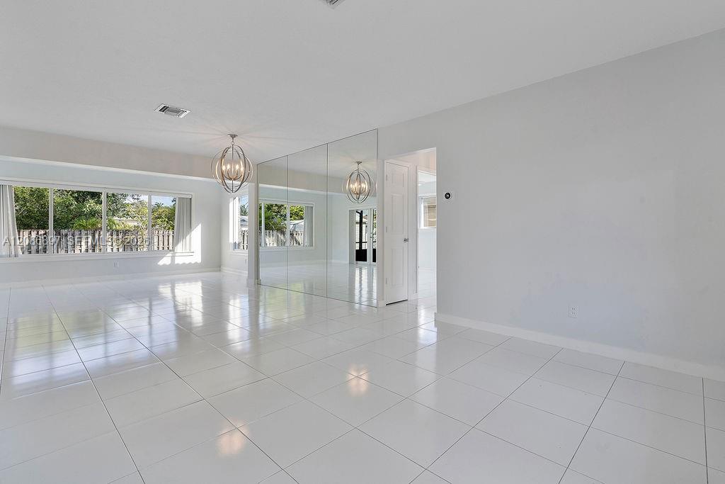 2475 NE 214th St, Aventura FL 33180 photo 4
