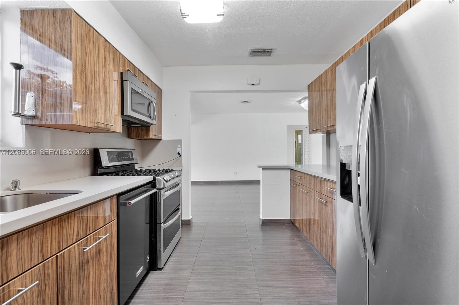 2505 NE 214th St, Aventura FL 33180 photo 5