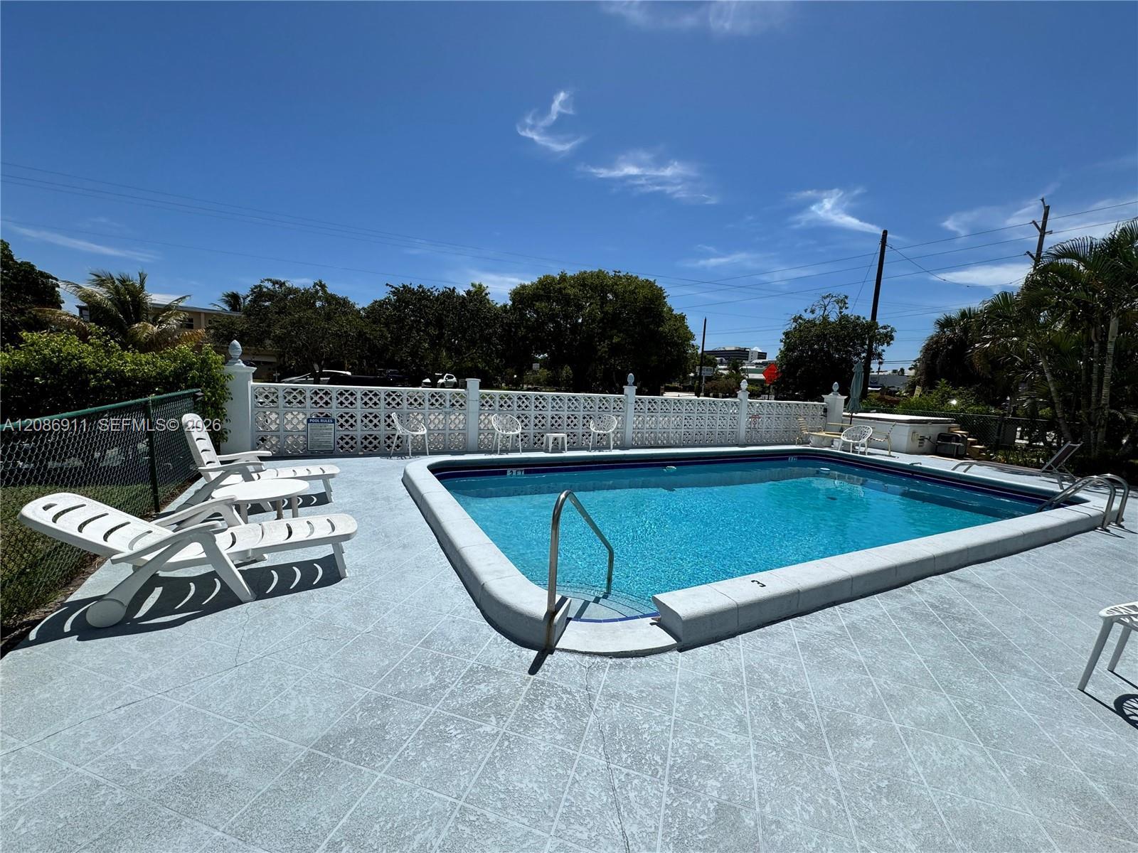 1401 SE 7th Ave # 15, Pompano Beach FL 33060 photo 2