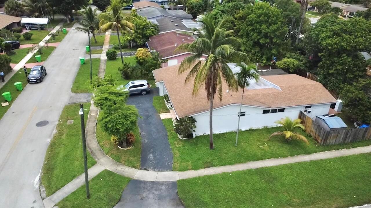 6801 NW 24TH Place, Sunrise FL 33313 photo 2