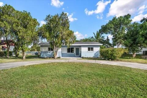 4610 SUNSET Boulevard, Fort Pierce FL 34982 photo 2
