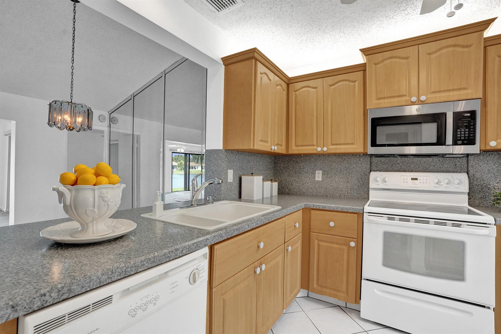 2129 SW 17TH Circle, Deerfield Beach FL 33442 photo 5