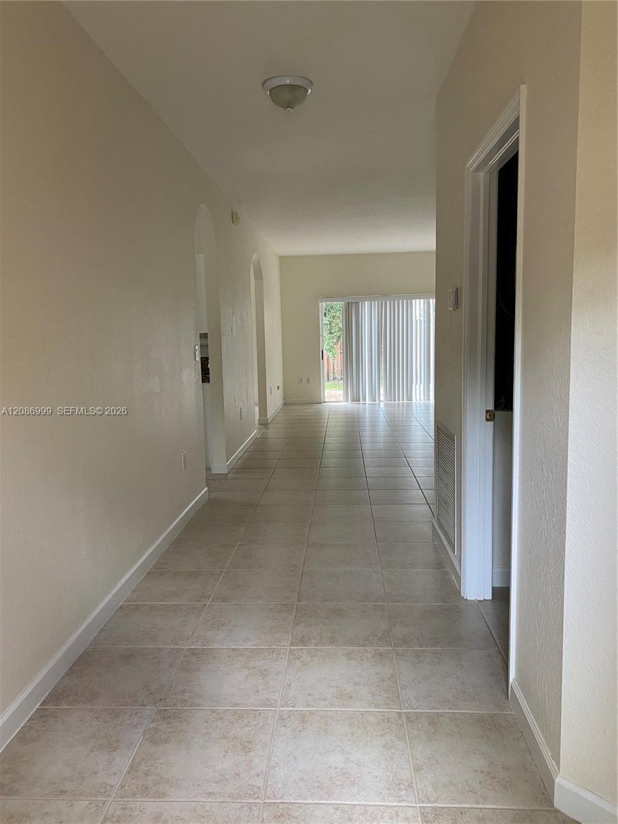 8982 SW 212th Ter, Cutler Bay FL 33189 photo 2