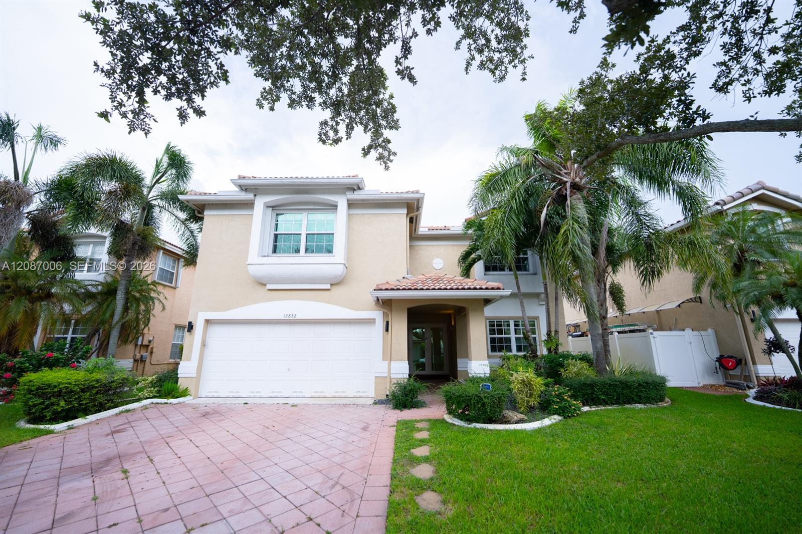 13832 NW 22nd St, Sunrise FL 33323 photo 2