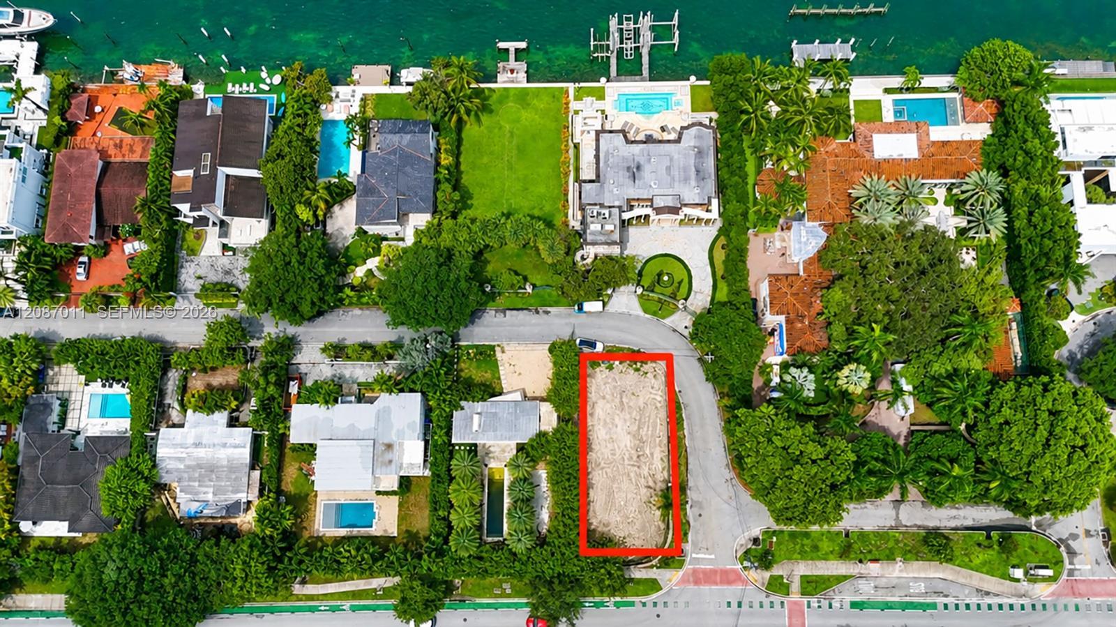 920 N Venetian Dr, Miami FL 33139 photo 4