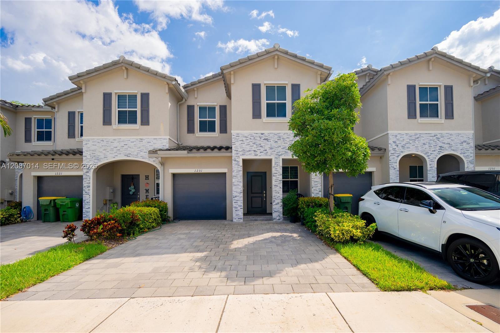 1231 SE 27th Ter, Homestead FL 33035 photo 2