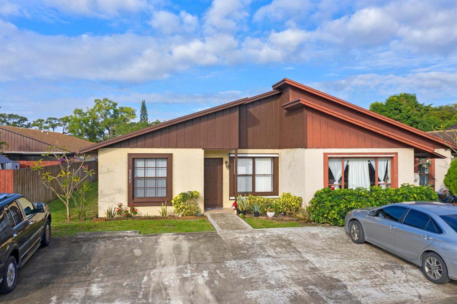 3757 Mil Pond Court, FL 33463