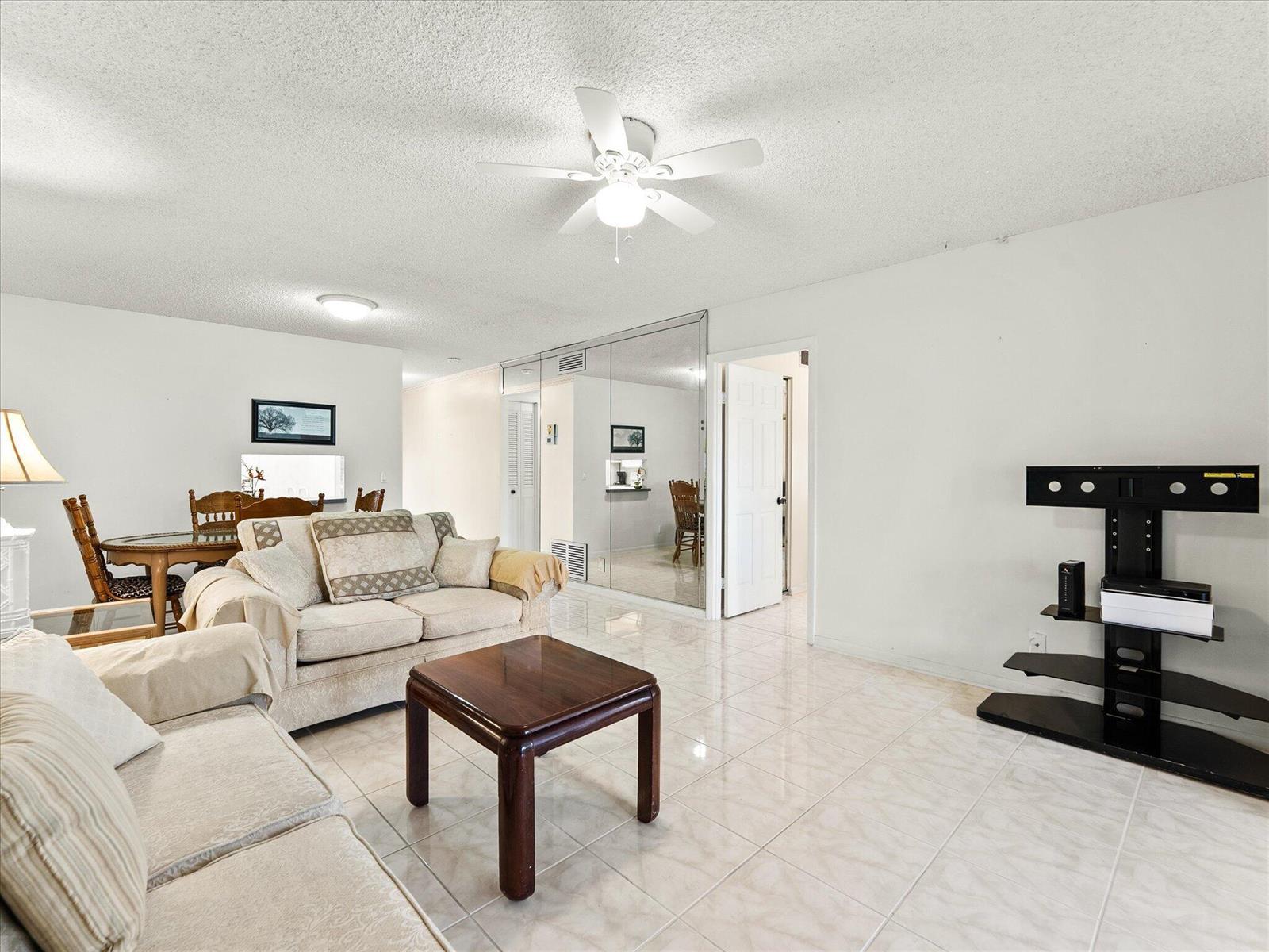 341 A Covered Bridge Boulevard, Lake Worth FL 33467 photo 4