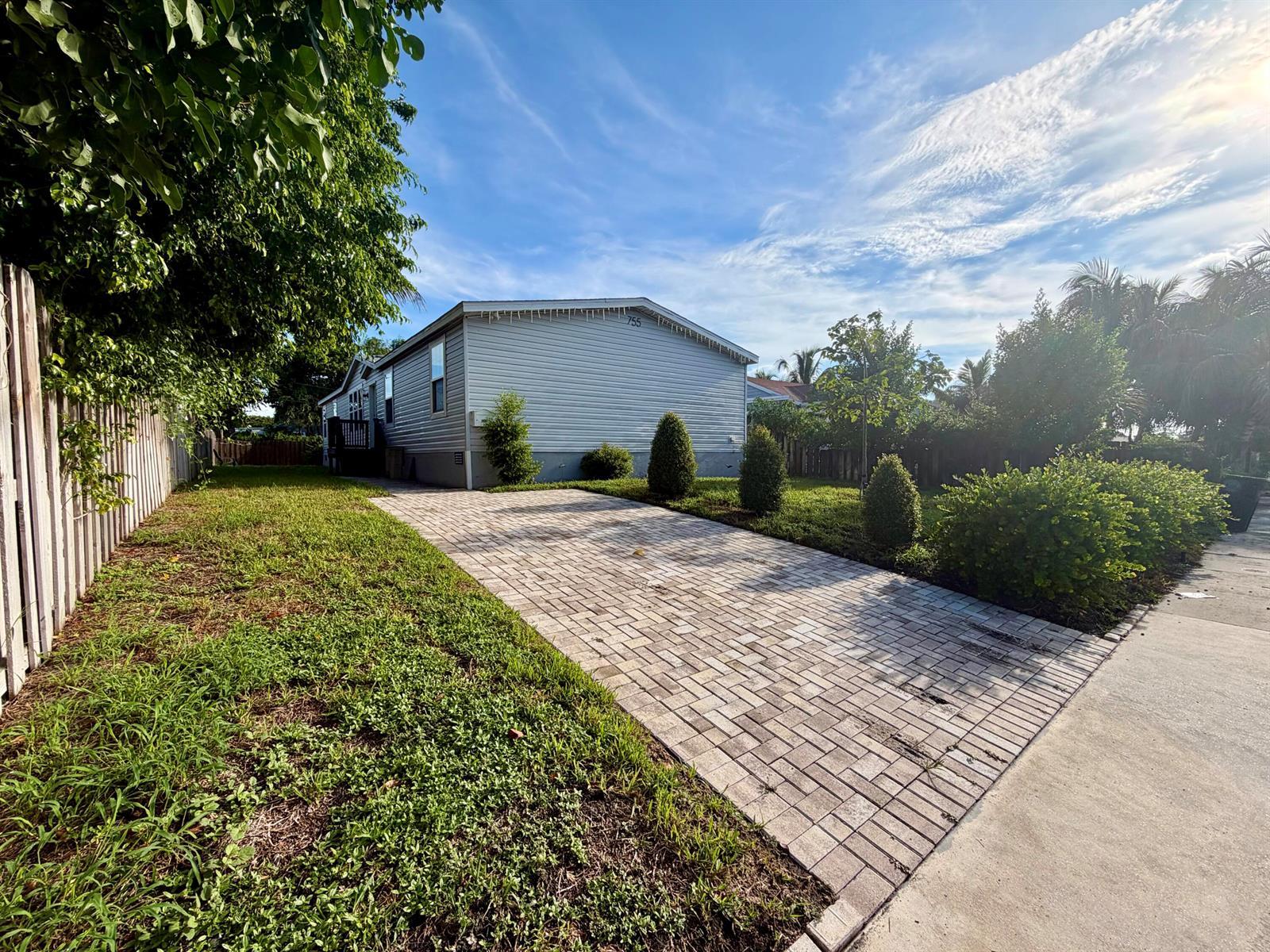 755 RIDGEWOOD Drive, West Palm Beach FL 33405