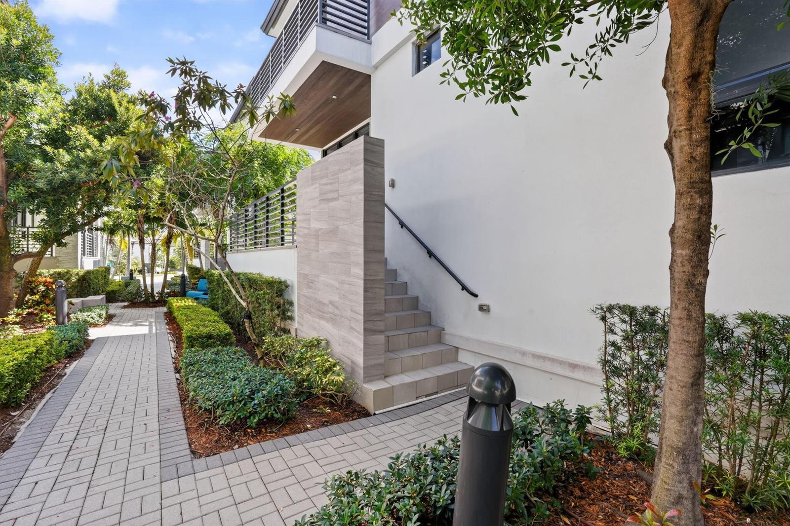 8243 NW 48th Street, Doral FL 33166 photo 3