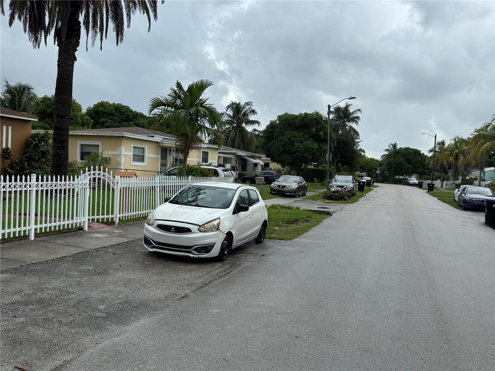 1077 NE 157th Ter, North Miami Beach FL 33162 photo 4