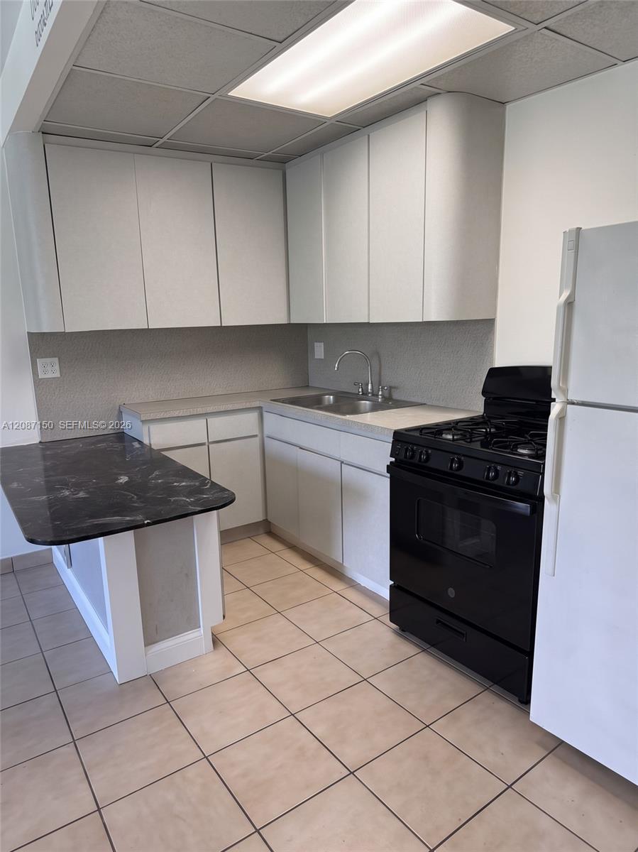 1845 Pembroke Rd # 27, Hollywood FL 33020 photo 3
