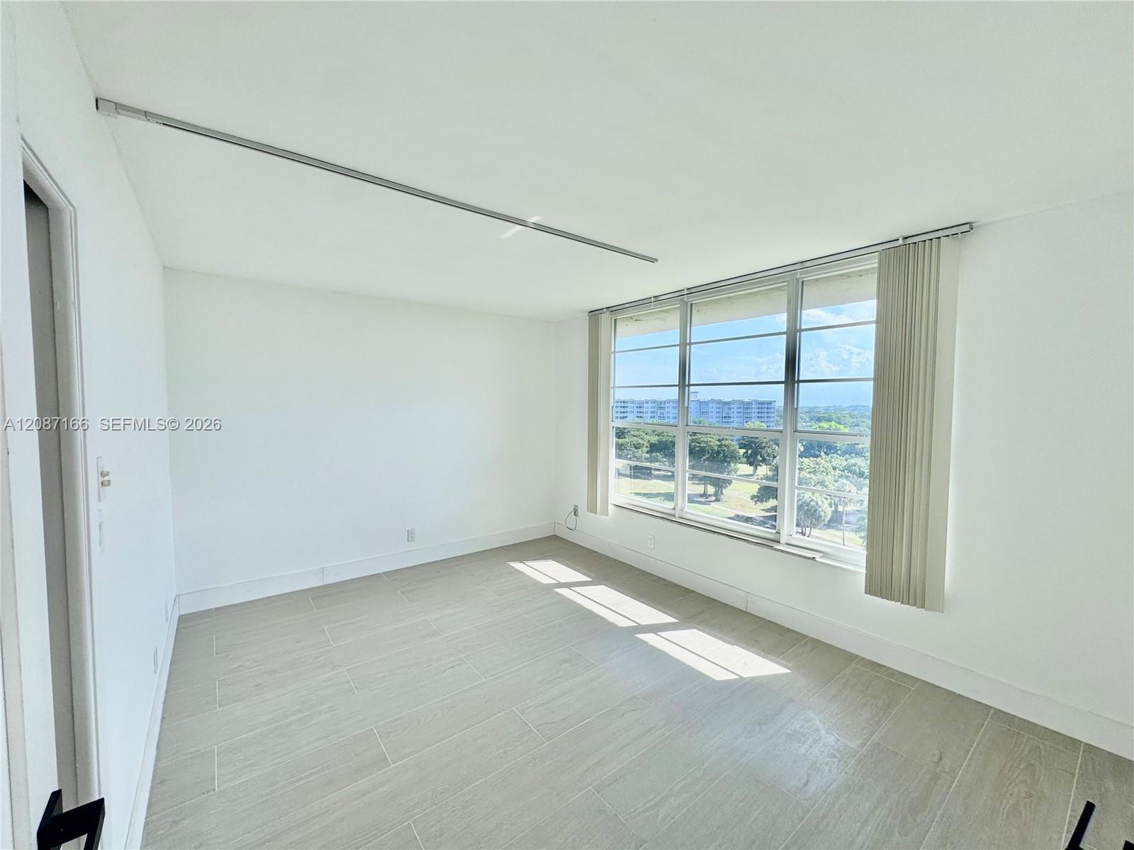 575 Oaks Ln # 1008, Pompano Beach FL 33069 photo 5