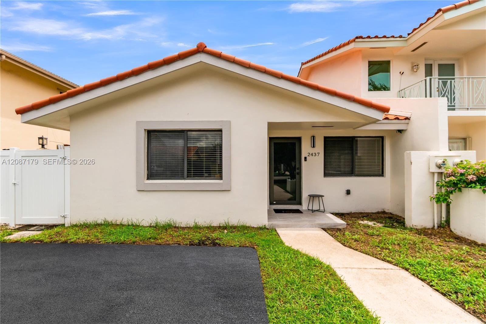 2437 SW 99th Ct, Miami FL 33165 photo 2