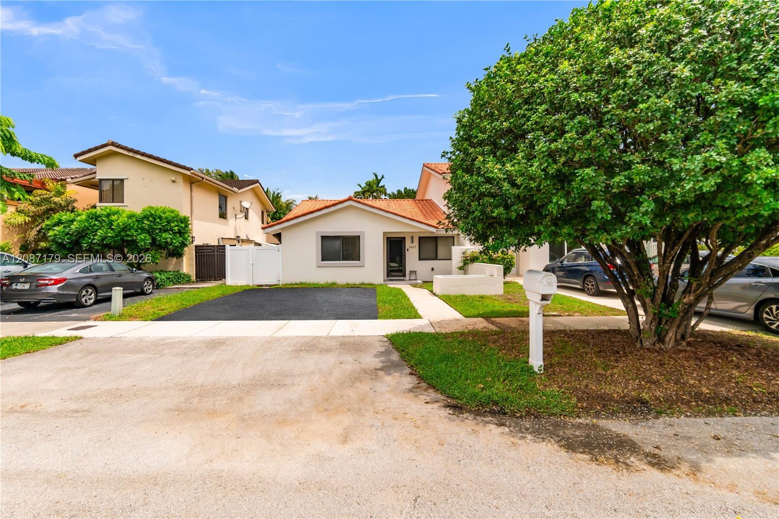 2437 SW 99th Ct, Miami FL 33165 photo 3