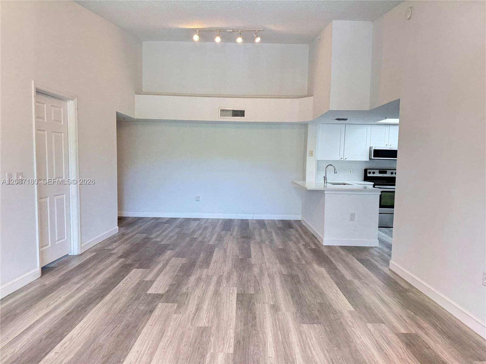 5045 Wiles Rd # 303, Coconut Creek FL 33073 photo 3