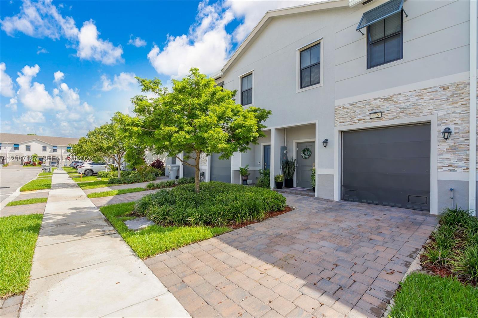 856 NW 3rd Way, Pompano Beach FL 33060 photo 2