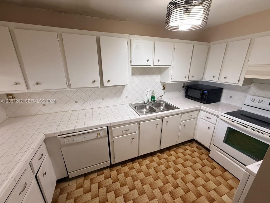 10000 NW 80th Ct # 2361, Hialeah Gardens FL 33016 photo 2