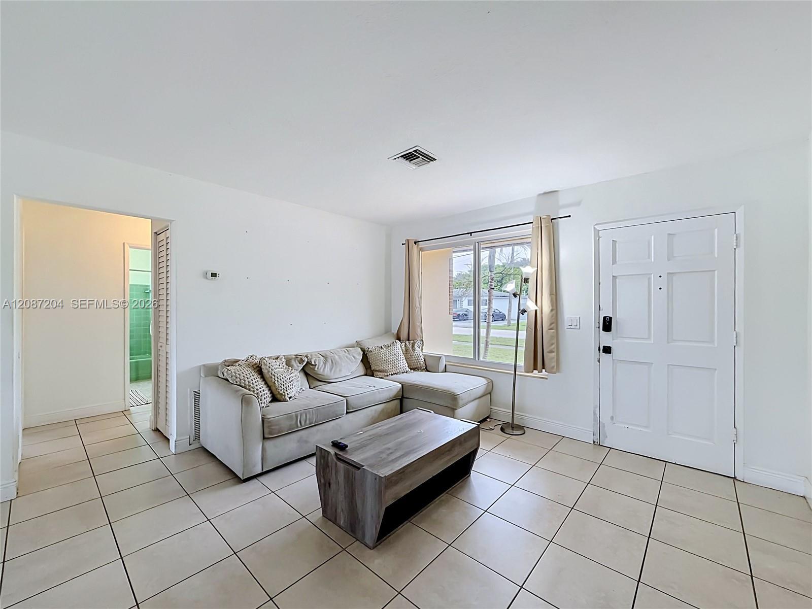 2501 NE 209th Ter, Miami FL 33180 photo 3