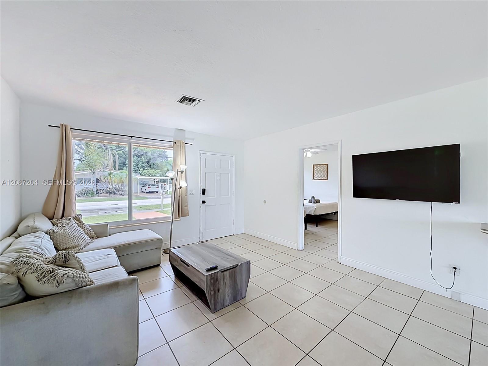 2501 NE 209th Ter, Miami FL 33180 photo 4