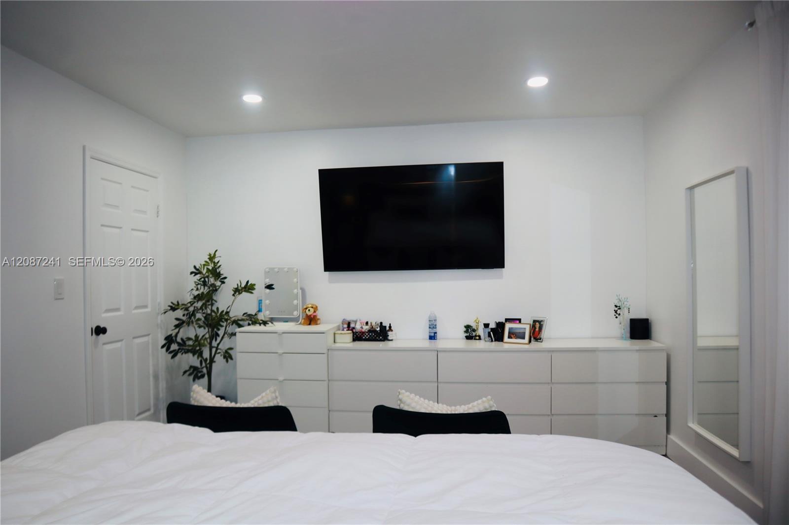 14643 SW 104th Ave, Miami FL 33176 photo 2