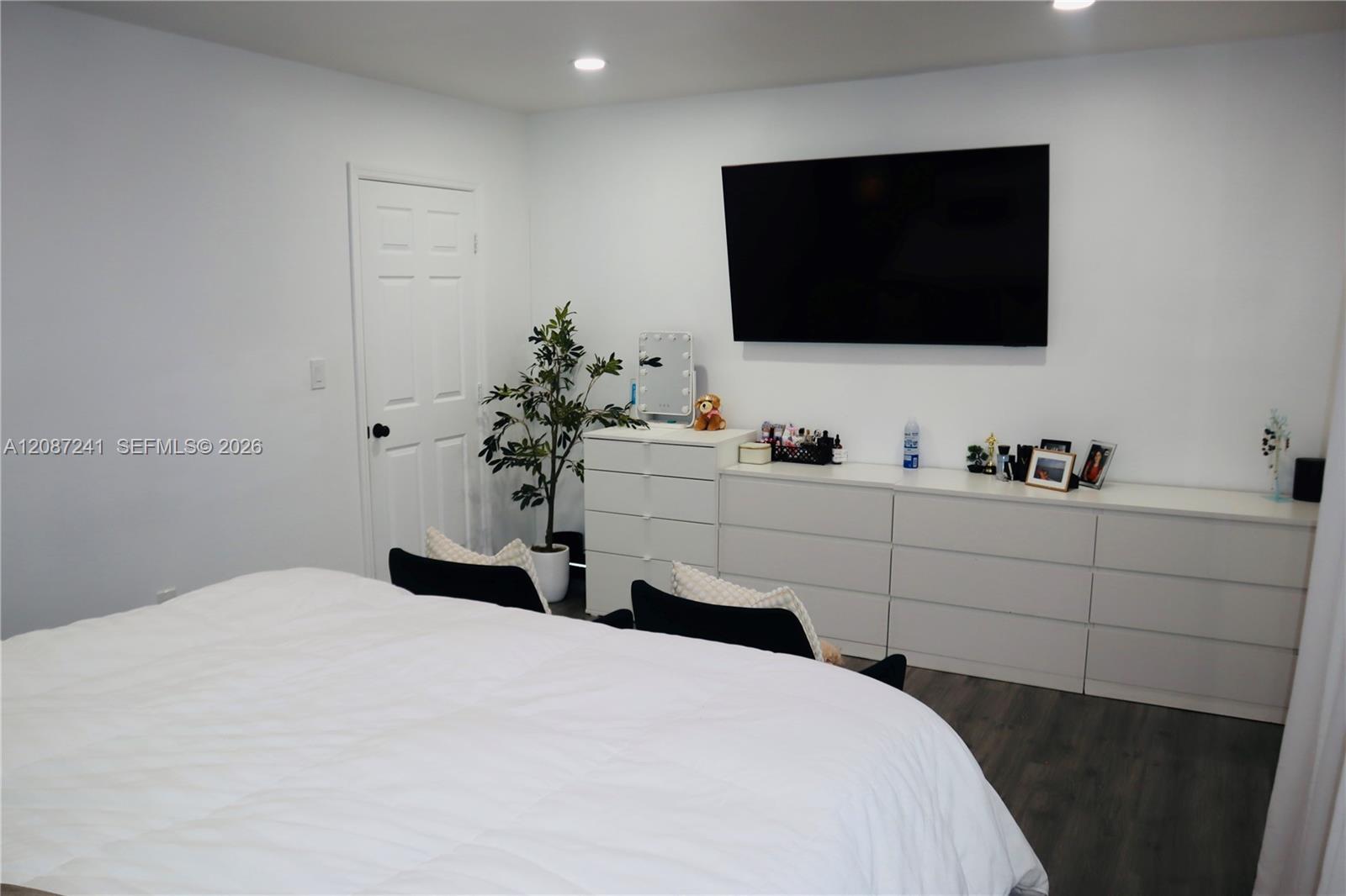 14643 SW 104th Ave, Miami FL 33176 photo 3