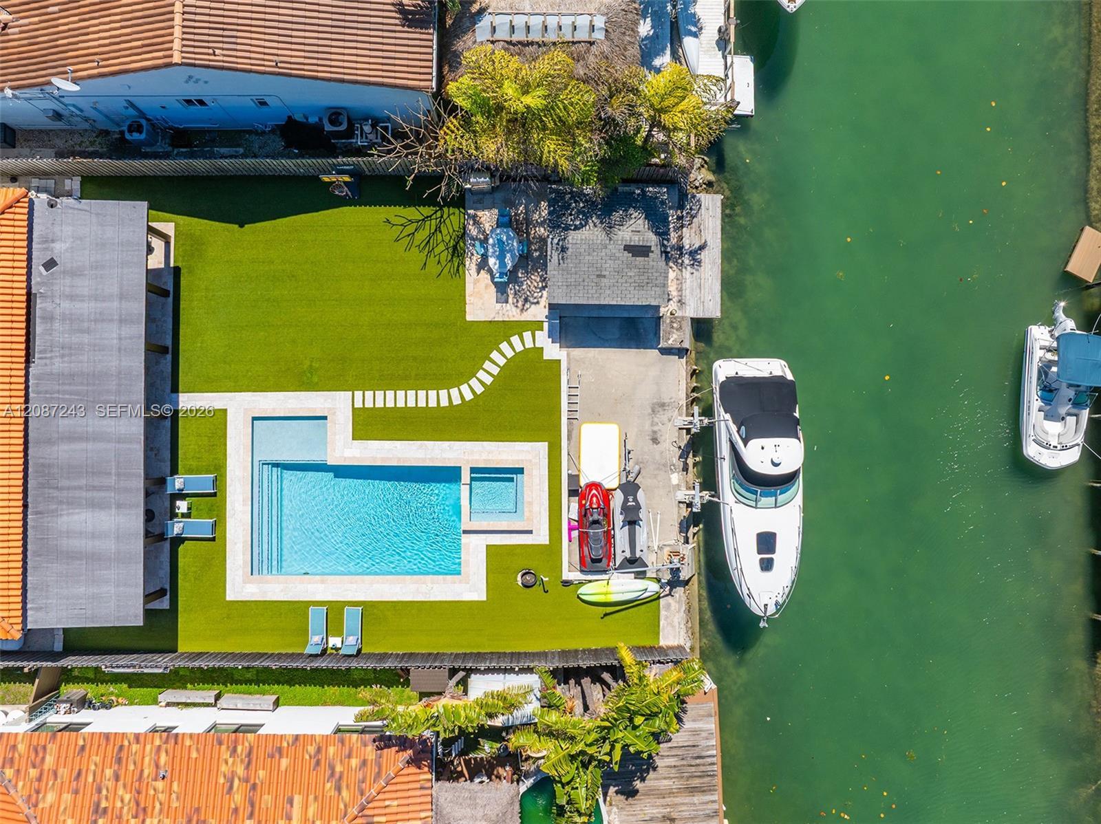 7940 Hawthorne Ave, Miami Beach FL 33141 photo 2