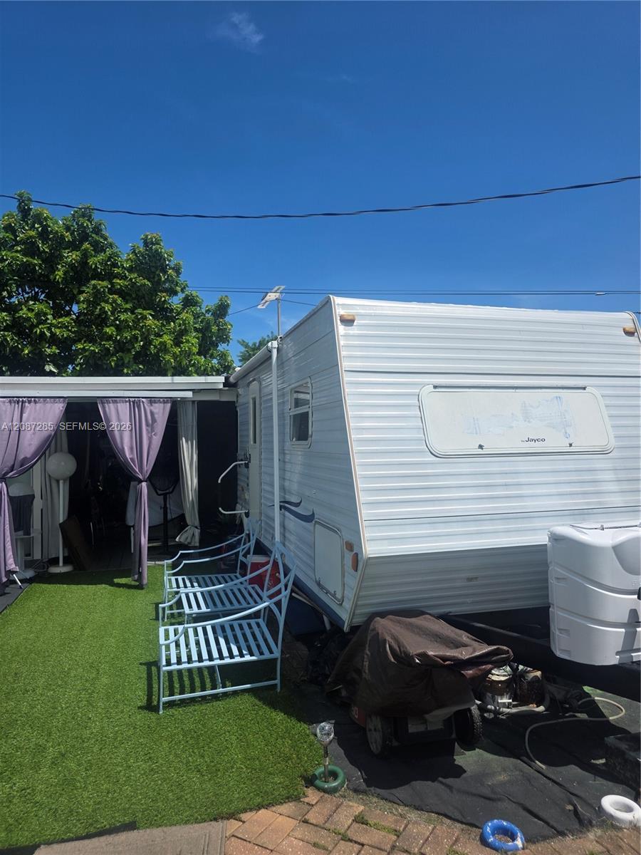 291 NW 102nd St, Miami FL 33150