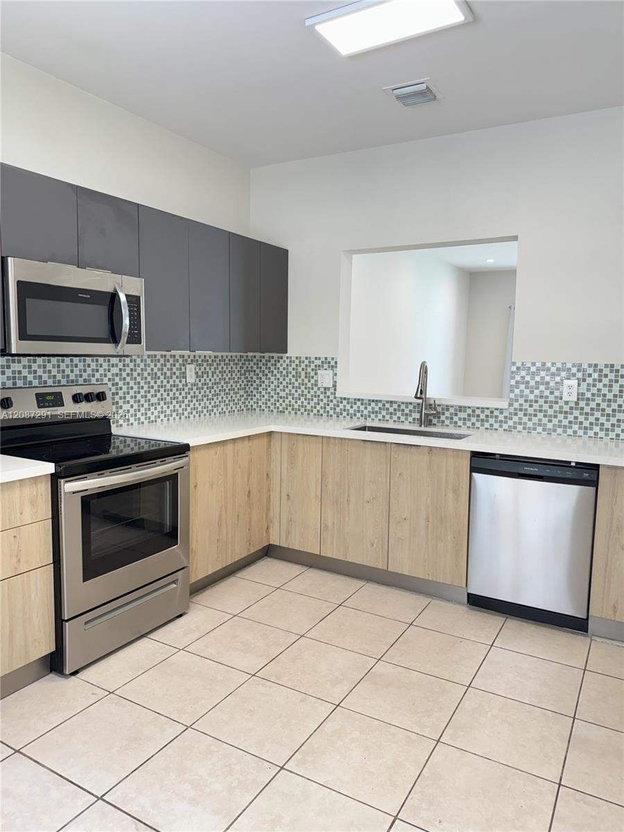 11810 NE 19th Dr # 8, North Miami FL 33181 photo 5
