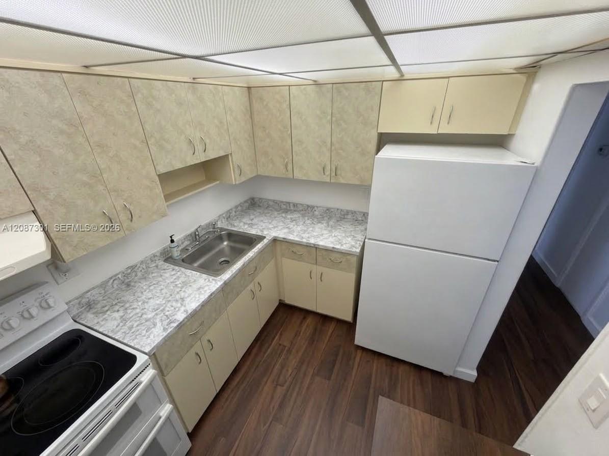 220 SW 9th Ave # 518, Hallandale Beach FL 33009